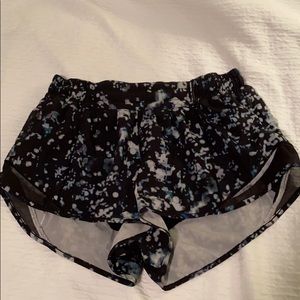 lululemon hotty hot shorts 2.5” size 8